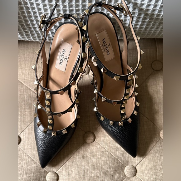 Valentino Garavani Rockstud Ankle Strap Pump in NERO - Picture 4 of 12